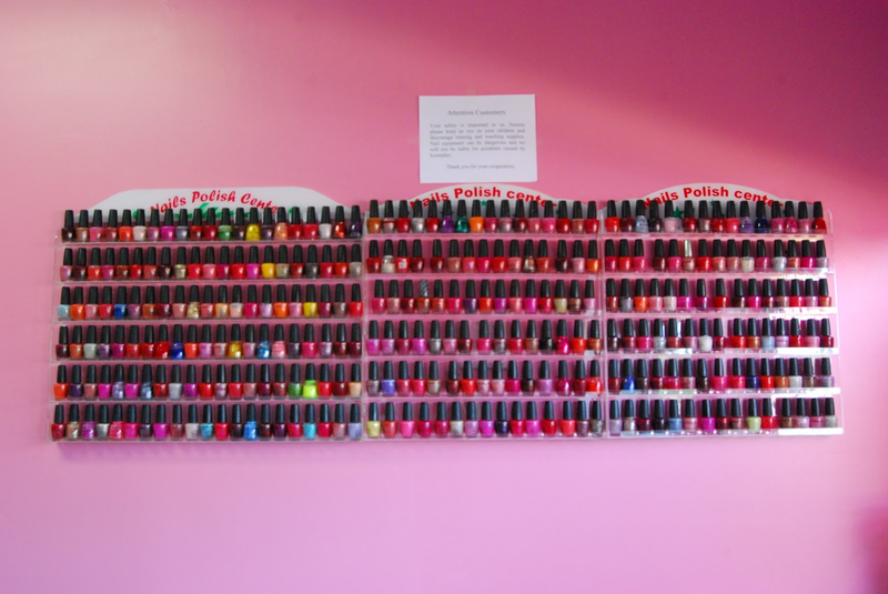 Illustration for article titled A Day in a Nail Salon in East Hartford, CT, in Photos